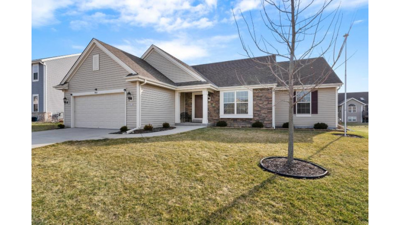 918 Cascade Cir Hartford, WI 53027 by RE/MAX Insight $389,900