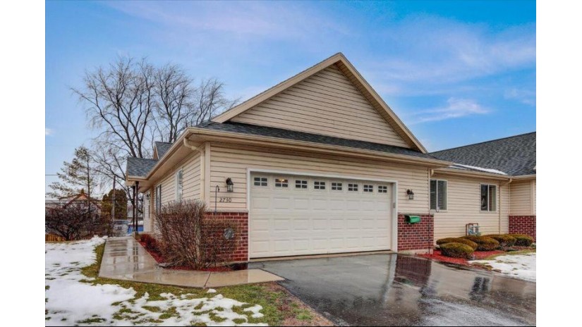 2730 E Somers Ct Cudahy, WI 53110 by RE/MAX Market Place - 414-303-6761 $249,900