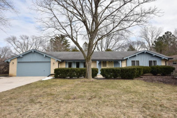 7364 N Braeburn Ln, Glendale, WI 53209-2014