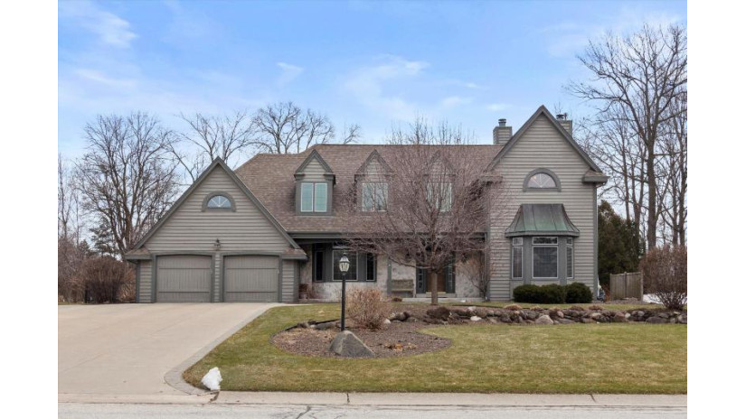 13555 W Maple Ridge Rd New Berlin, WI 53151 by RE/MAX Realty Pros~Milwaukee $729,900