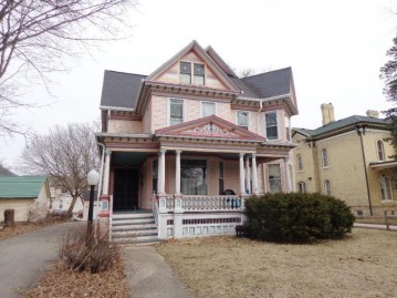 614 W Main St, Whitewater, WI 53190