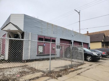 2481 W Vliet St, Milwaukee, WI 53205-1833