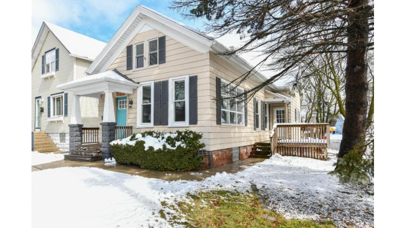 2542 S Logan Ave Milwaukee, WI 53207 by Firefly Real Estate, LLC $284,900