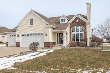 706 Stoecker Farm Ave, Mukwonago, WI 53149-8277