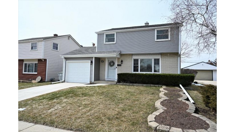 3559 S 91st St Milwaukee, WI 53228 by Fathom Realty, LLC $244,900