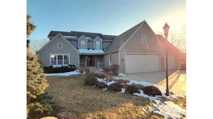 909 Lynnewood Dr Waukesha, WI 53188 by Homeowners Concept Save More R - 262-650-1100 $525,000