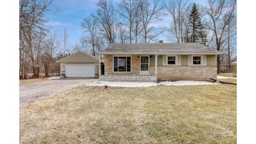 14507 W Gatewood Dr New Berlin, WI 53151 by First Weber Inc - Menomonee Falls $265,000