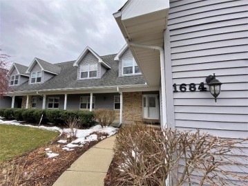 1684 Journeys Dr, Delafield, WI 53029