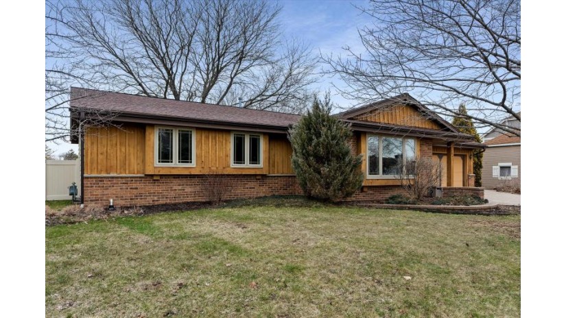 3042 W Hilltop Ln Franklin, WI 53132 by Keller Williams Realty-Milwaukee North Shore $384,900