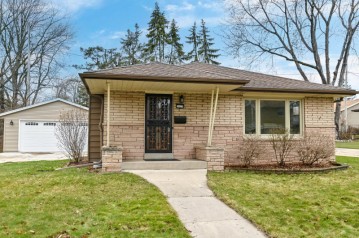 2627 S 83rd St, West Allis, WI 53219-2425