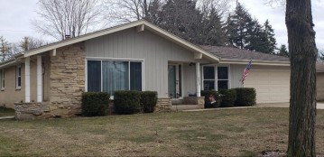 215 Oregon St, Racine, WI 53405-1931