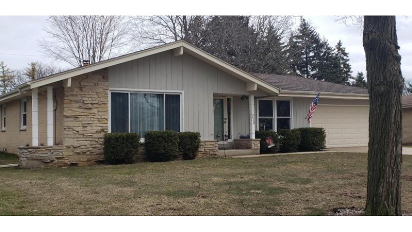 215 Oregon St Racine, WI 53405 by Image Real Estate, Inc. $284,900