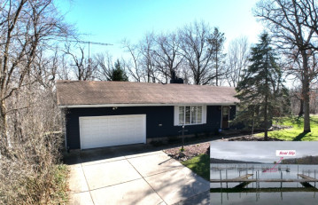 4035 Cardinal Ln, Delavan, WI 53115-3241