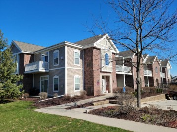 1544 Roxbury Way 103, Waukesha, WI 53186-3992