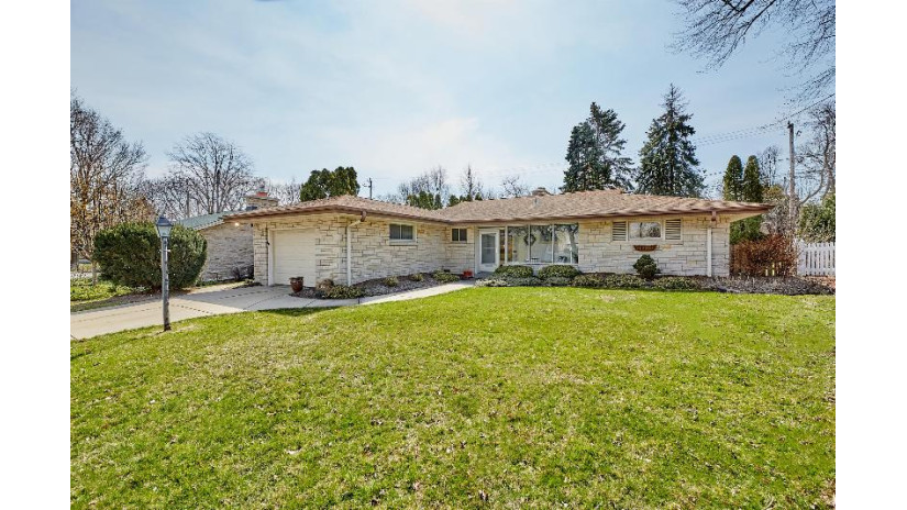 8511 W Wisconsin Ave Wauwatosa, WI 53226 by M3 Realty $329,900