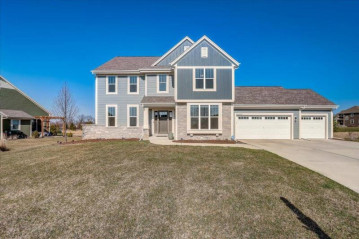 W239N3736 River Birch Ct, Pewaukee, WI 53072