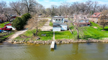 2225 Lakeshore Dr, Dover, WI 53139-9556