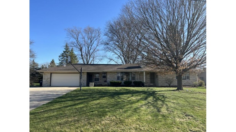 N68W13499 Ranch Rd Menomonee Falls, WI 53051 by Premier Point Realty LLC $365,000