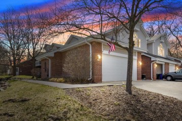 8963 Woodbridge Dr, Greendale, WI 53129-1084