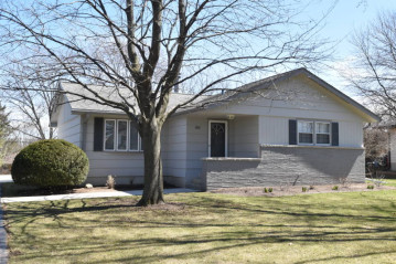 3600 S Vogel Dr, New Berlin, WI 53151-5059