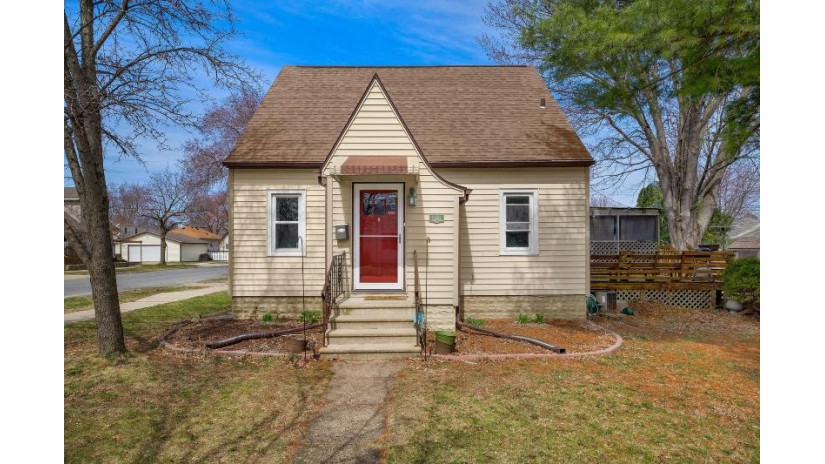 2101 Mississippi St La Crosse, WI 54601 by Gerrard-Hoeschler, REALTORS $199,900