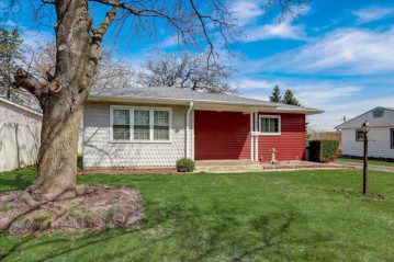 1650 Rushmore Dr, Waukesha, WI 53188