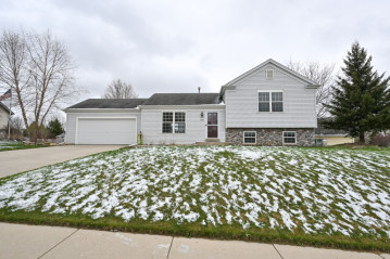 1101 Sumac Dr, West Bend, WI 53090-5452