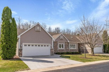 2331 Stoney Ln, Grafton, WI 53024-9361