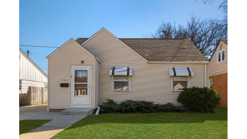 7521 32nd Ave Kenosha, WI 53142 by Welcome Home Real Estate Group, LLC $216,900