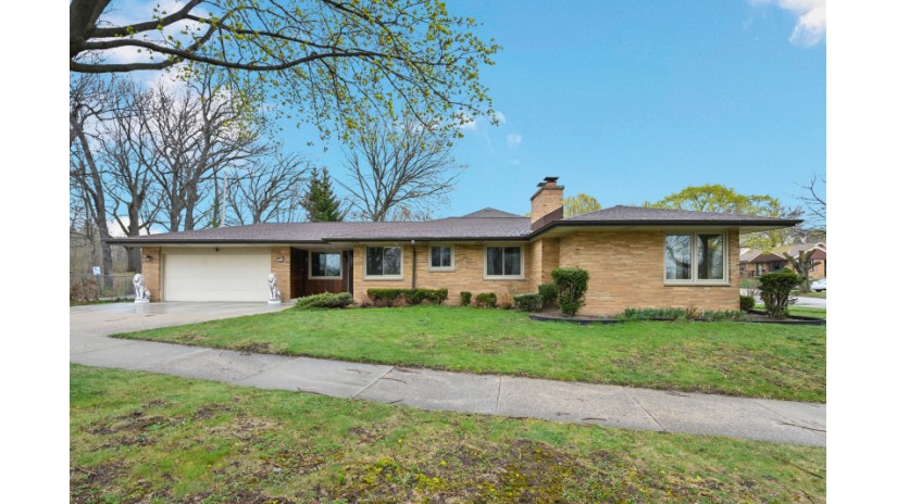 123 N Story Pkwy Milwaukee, WI 53208 by Shorewest Realtors $299,000