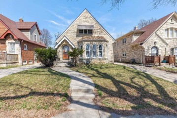 4528 W Leon Ter, Milwaukee, WI 53216