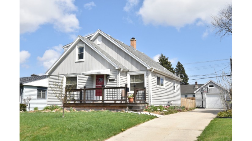 3468 N 93rd St Milwaukee, WI 53222 by Shorewest Realtors $265,000