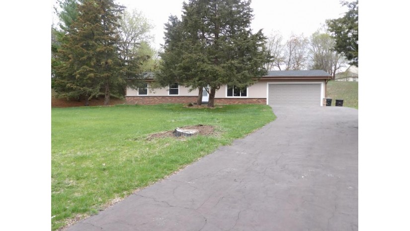 W303S8343 Forest Ct N Mukwonago, WI 53149 by Century 21 Affiliated $329,900