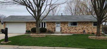 402 Lakeview Rd, South Milwaukee, WI 53172-4062