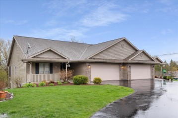 217 Fallen Oaks Ln, Sheboygan Falls, WI 53085-1757