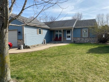 W1159 Waterlilly Dr, Ixonia, WI 53036