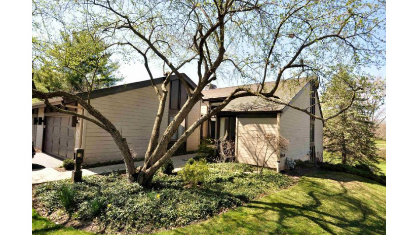 5342 WINDING CREEK Rockford, IL 61114 by Dickerson & Nieman $295,000