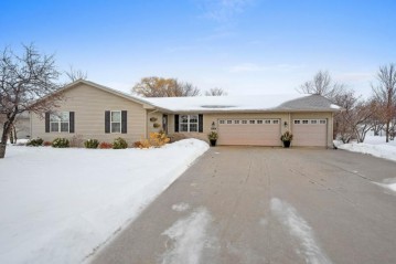 1916 N Cross Creek Circle, DePere, WI 54115-7424