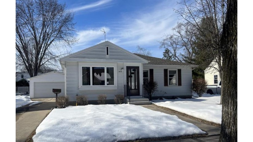 1004 Colonial Avenue Green Bay, WI 54304 by Shorewest Realtors $200,000