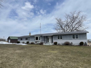 515 Evergreen Road, Mount Calvary, WI 53057