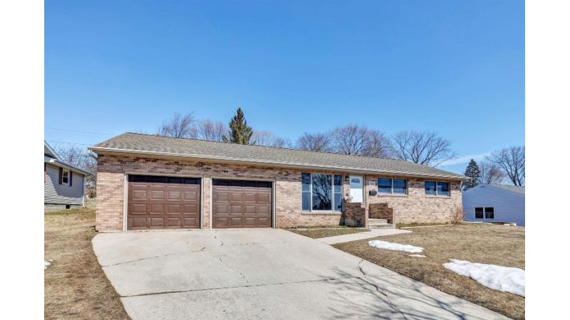 705 Lincoln Street Kewaunee, WI 54216 by Innovative Real Estate $234,000