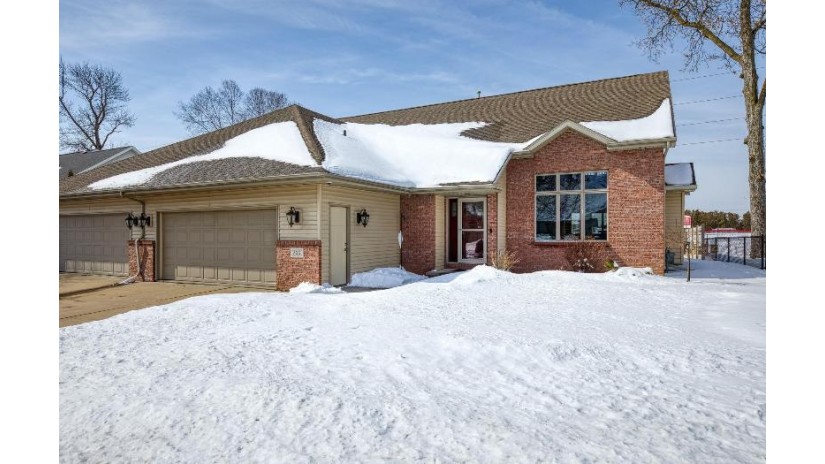 700 Thelosen Drive Kimberly, WI 54136 by Realty One Group Haven - OFF-D: 920-419-4518 $319,900