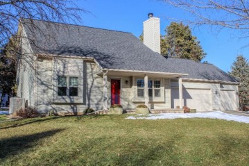 W9132 Red Feather Dr, Oakland, WI 53523