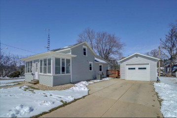 449 Taylor St, Waterloo, WI 53594