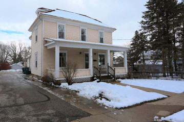 9 Head St, Edgerton, WI 53534