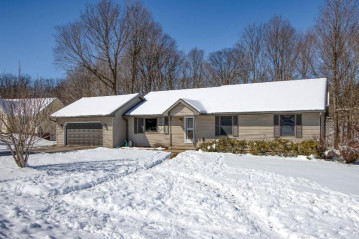 S5587 Glacier Dr, Baraboo, WI 53913