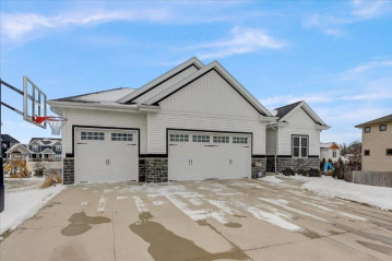 6057 Prairie Wood Dr, McFarland, WI 53558