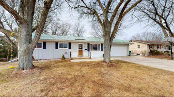 818 Sweeney Rd, Edgerton, WI 53534-1546