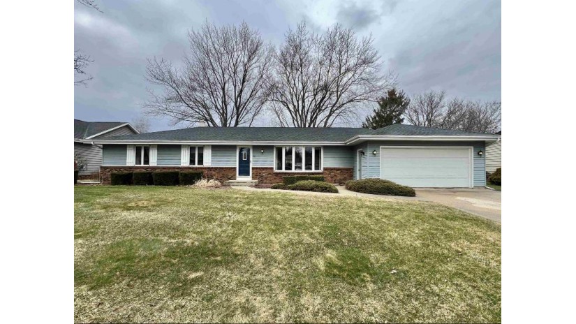 426 Karen Ln Clinton, WI 53525 by Shorewest Realtors $275,000