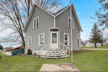 2949 Lincoln Ave, New Chester, WI 53952